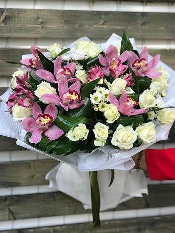 Букет цветов из: Розы и Хризантемы в Ладовской Балке
