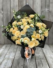 Букет цветов из:  Розы и Лизиантусы в Ладовской Балке