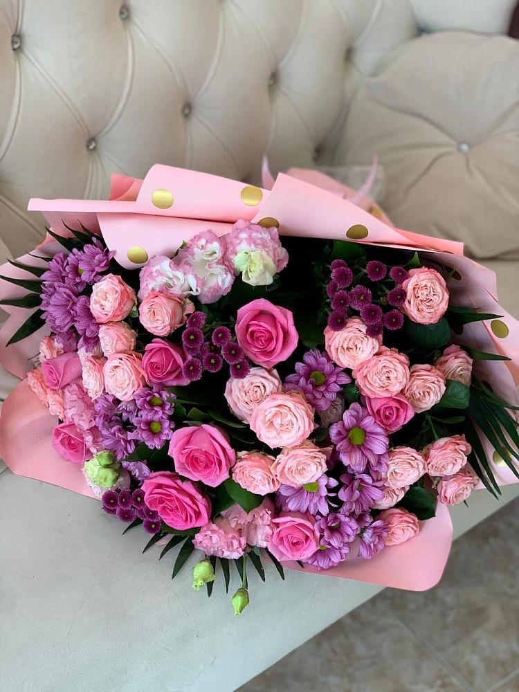 Букет цветов из: Хризантемы, Розы и Лизиантусы в Ладовской Балке