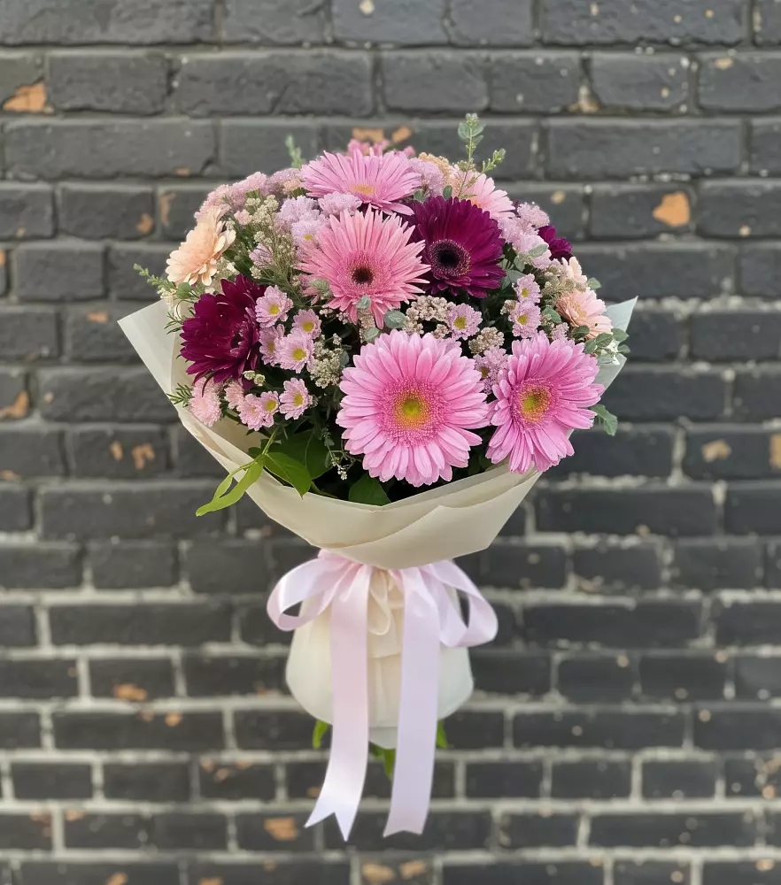 Букет цветов из: Герберы и Хризантемы в Ладовской Балке