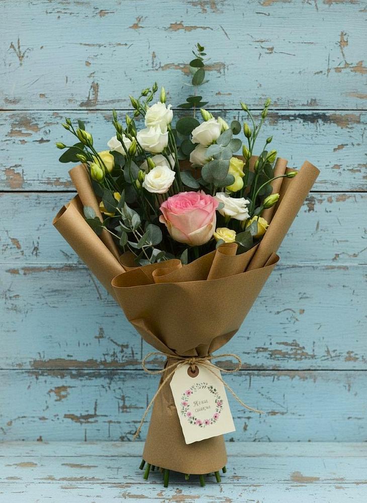 Букет цветов из: Розы и Лизиантусы в Ладовской Балке