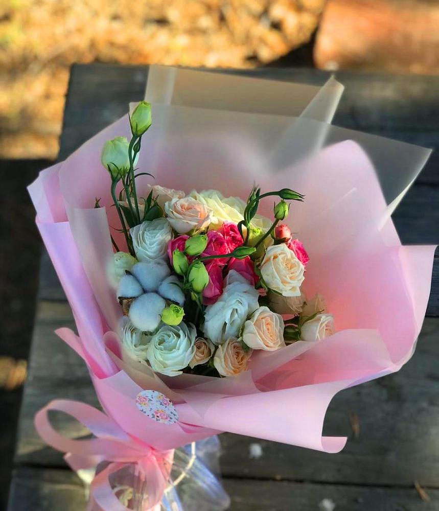 Букет цветов из: Розы и Лизиантусы в Ладовской Балке