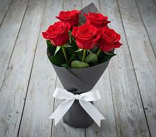 Букет 5 Красных роз Эдлесс Лав в Ладовской Балке