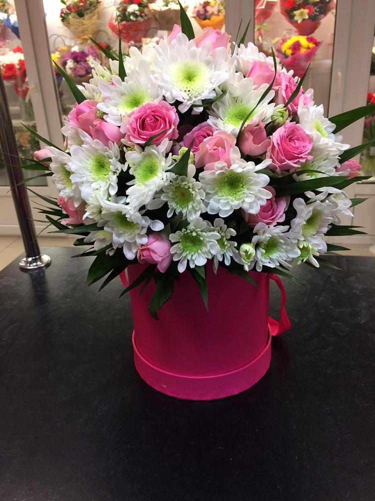 Цветочная композиция из Розы и Хризантемы в шляпной коробке в Ладовской Балке