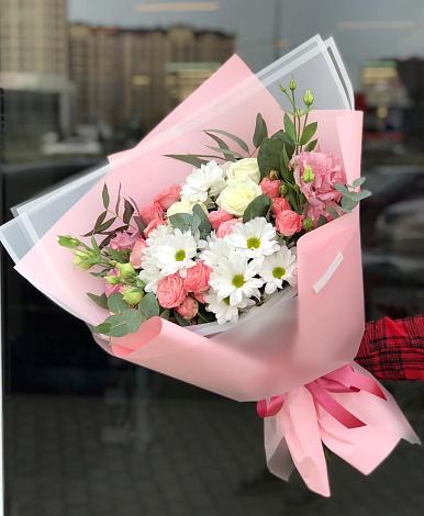 Букет цветов из: Розы, Лизиантусы и Хризантемы в Ладовской Балке