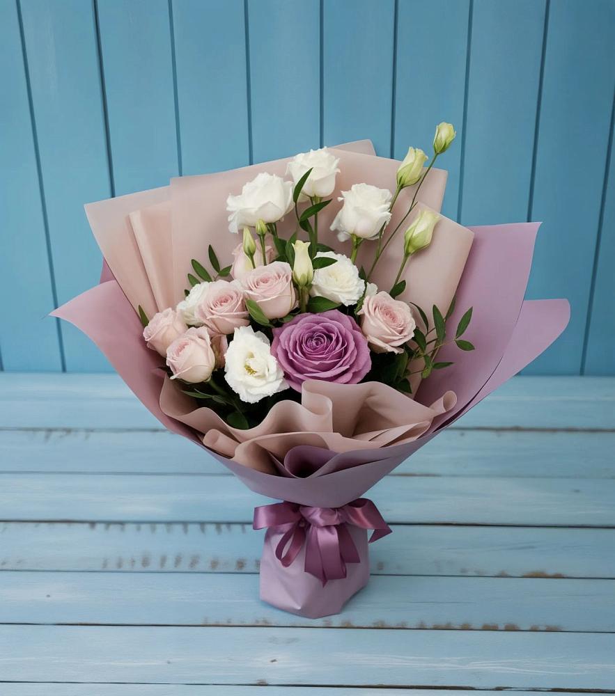 Букет цветов из: Розы и Лизиантусы в Ладовской Балке